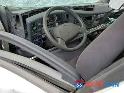 Zdjęcie 8 z 12 samochodu: 2012 ISUZU NPR HD VIN:JALC4W160C7002848 - miniatura