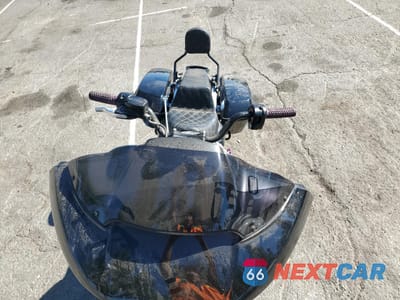Piąte zdjęcie samochodu w środku: 2017 HARLEY-DAVIDSON FLTRX ROAD GLIDE VIN:1HD1KHC31HB651672 - miniatura