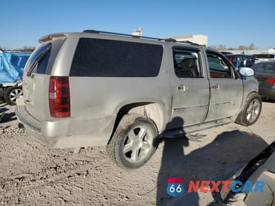 Trzecie zdjęcie samochodu z tyłu: 2014 CHEVROLET SUBURBAN K1500 LTZ VIN:1GNSKKE70ER168414 - miniatura