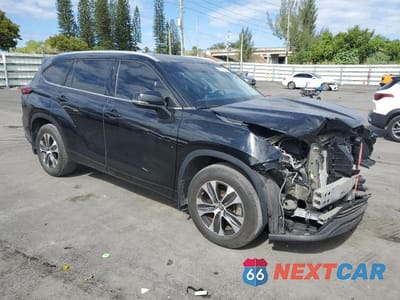 Czwarte zdjęcie samochodu z boku: 2022 TOYOTA HIGHLANDER XLE VIN:5TDGZRBH0NS585727 - miniatura
