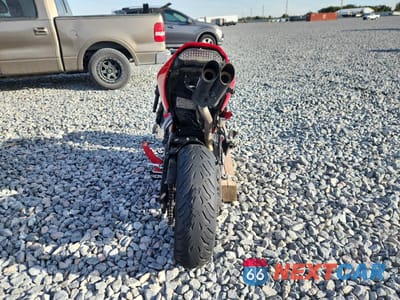 Czwarte zdjęcie samochodu z boku: 2018 HONDA CBR600 RR VIN:JH2PC40J1JK400569 - miniatura