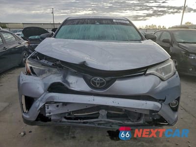Piąte zdjęcie samochodu w środku: 2018 TOYOTA RAV4 LE VIN:JTMZFREV5JJ212001 - miniatura