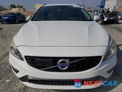 Piąte zdjęcie samochodu w środku: 2018 VOLVO V60 T5 DYNAMIC VIN:YV140MEL1J2392563 - miniatura