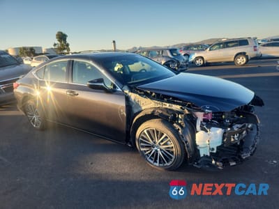 Czwarte zdjęcie samochodu z boku: 2025 LEXUS ES 300H BASE VIN:58ADA1C12SU072990 - miniatura