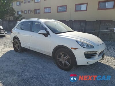 Czwarte zdjęcie samochodu z boku: 2014 PORSCHE CAYENNE VIN:WP1AA2A24ELA96605 - miniatura