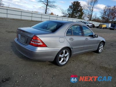 Trzecie zdjęcie samochodu z tyłu: 2003 MERCEDES-BENZ C 240 4MATIC VIN:WDBRF81JX3F357746 - miniatura