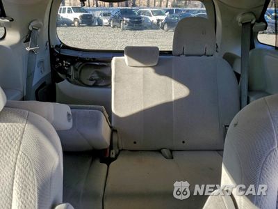 Zdjęcie 10 z 13 samochodu: 2011 TOYOTA SIENNA LE VIN:5TDJK3DC0BS028451 - miniatura