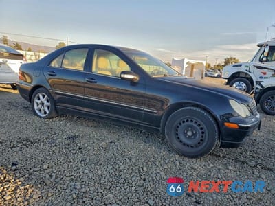 Czwarte zdjęcie samochodu z boku: 2002 MERCEDES-BENZ C 240 VIN:WDBRF61J12F250670 - miniatura