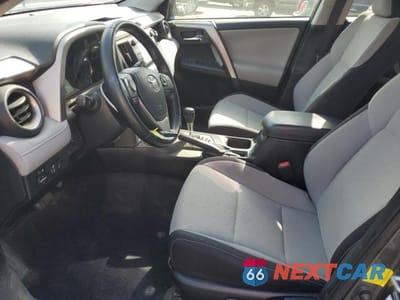 Zdjęcie 7 z 13 samochodu: 2017 TOYOTA RAV4 XLE VIN:JTMRFREV0HD217759 - miniatura