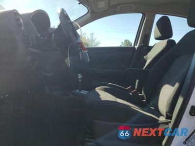 Zdjęcie 7 z 11 samochodu: 2018 NISSAN VERSA S VIN:3N1CN7AP8JL841803 - miniatura