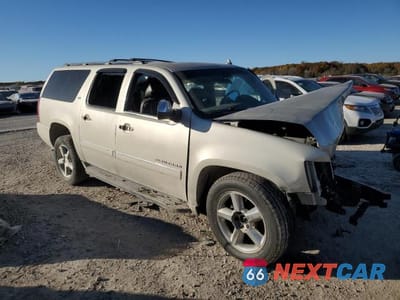 Czwarte zdjęcie samochodu z boku: 2014 CHEVROLET SUBURBAN K1500 LTZ VIN:1GNSKKE70ER168414 - miniatura