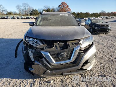Piąte zdjęcie samochodu w środku: 2018 NISSAN ROGUE S VIN:KNMAT2MT2JP520673 - miniatura