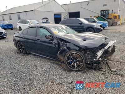 Czwarte zdjęcie samochodu z boku: 2021 BMW M5 VIN:WBS83CH03MCH12048 - miniatura