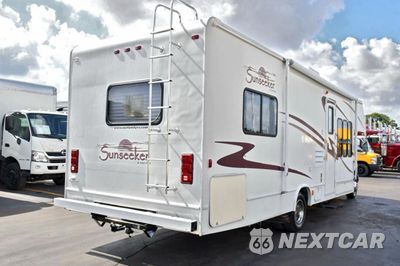 Czwarte zdjęcie samochodu z boku: 2006 FORD ECONOLINE E450 SUPER DUTY CUTAWAY VAN VIN:1FDXE45S96DA52998 - miniatura