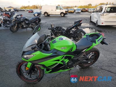 Trzecie zdjęcie samochodu z tyłu: 2014 KAWASAKI EX300 B VIN:JKAEX8B15EA007592 - miniatura