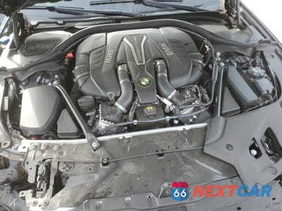 Zdjęcie 11 z 14 samochodu: 2018 BMW M550XI VIN:WBAJB9C50JG463806 - miniatura