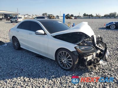 Czwarte zdjęcie samochodu z boku: 2016 MERCEDES-BENZ C 300 VIN:55SWF4JBXGU132287 - miniatura