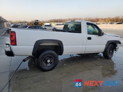 Trzecie zdjęcie samochodu z tyłu: 2003 CHEVROLET SILVERADO C2500 HEAVY DUTY VIN:1GCHC24U93E288109 - miniatura