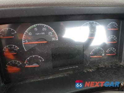 Zdjęcie 8 z 10 samochodu: 2018 VOLVO VNL SEMI TRUCK VIN:4V4N39TG6JN892841 - miniatura