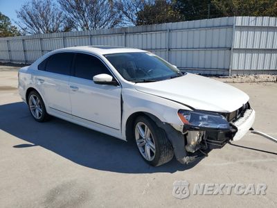 Czwarte zdjęcie samochodu z boku: 2014 VOLKSWAGEN PASSAT SE VIN:1VWBN7A30EC102574 - miniatura