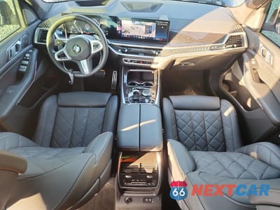 Zdjęcie 8 z 16 samochodu: 2025 BMW X7 XDRIVE40I VIN:5UX23EM04S9Y07738 - miniatura