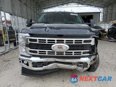 Piąte zdjęcie samochodu w środku: 2025 FORD F350 SUPER DUTY VIN:1FT8W3DTXSED29236 - miniatura