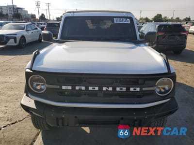 Piąte zdjęcie samochodu w środku: 2022 FORD BRONCO BASE VIN:1FMDE5BH3NLB16572 - miniatura