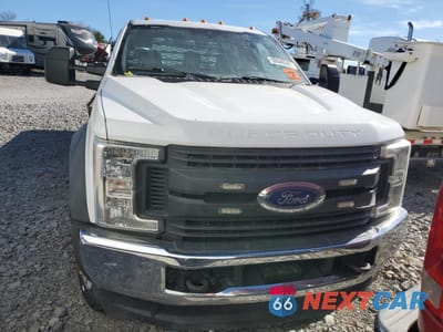 Piąte zdjęcie samochodu w środku: 2019 FORD F550 SUPER DUTY FLATBED TRUCK VIN:1FDUF5HT7KDA06476 - miniatura