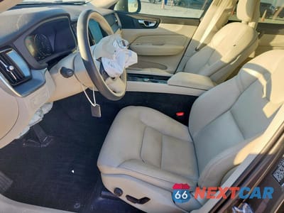 Zdjęcie 7 z 12 samochodu: 2018 VOLVO XC60 T5 VIN:LYV102RK4JB069959 - miniatura