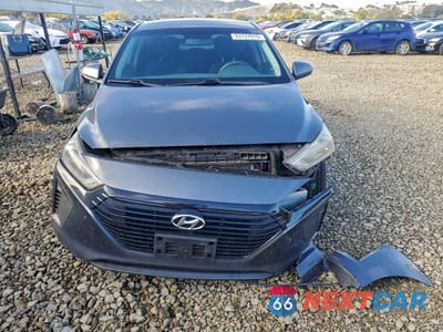 Piąte zdjęcie samochodu w środku: 2018 HYUNDAI IONIQ BLUE VIN:KMHC65LC3JU068474 - miniatura