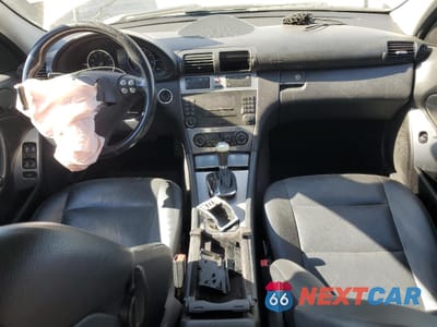 Zdjęcie 8 z 12 samochodu: 2005 MERCEDES-BENZ C 230K SPORT SEDAN VIN:WDBRF40J65F672542 - miniatura