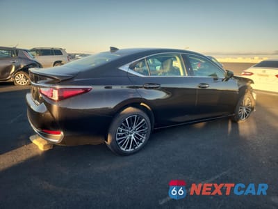 Trzecie zdjęcie samochodu z tyłu: 2025 LEXUS ES 300H BASE VIN:58ADA1C12SU072990 - miniatura