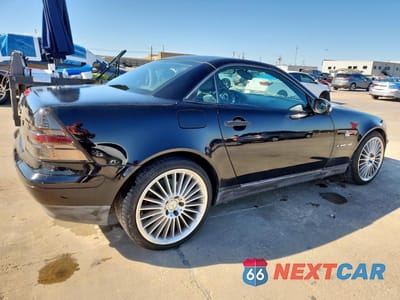 Trzecie zdjęcie samochodu z tyłu: 1999 MERCEDES-BENZ SLK 230 KOMPRESSOR VIN:WDBKK47F7XF132067 - miniatura