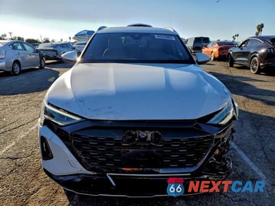 Piąte zdjęcie samochodu w środku: 2024 AUDI Q8 E-TRON PRESTIGE VIN:WA16AAGE7RB016268 - miniatura