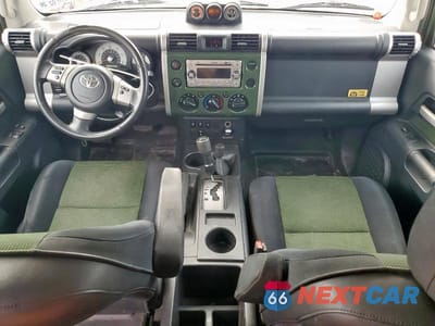 Zdjęcie 8 z 14 samochodu: 2011 TOYOTA FJ CRUISER VIN:JTEBU4BF4BK112227 - miniatura