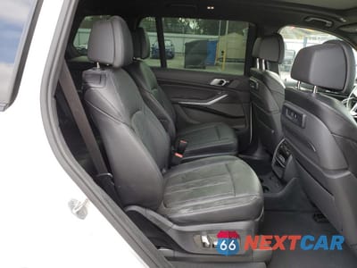 Zdjęcie 11 z 14 samochodu: 2022 BMW X7 ALPINA XB7 VIN:5UXCX6C18N9N12638 - miniatura