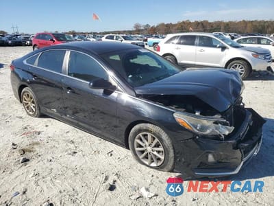 Czwarte zdjęcie samochodu z boku: 2018 HYUNDAI SONATA SE VIN:5NPE24AF4JH707617 - miniatura