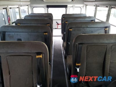 Zdjęcie 6 z 10 samochodu: 2011 CHEVROLET EXPRESS SCHOOL BUS VIN:1GB3G3BG9B1173506 - miniatura