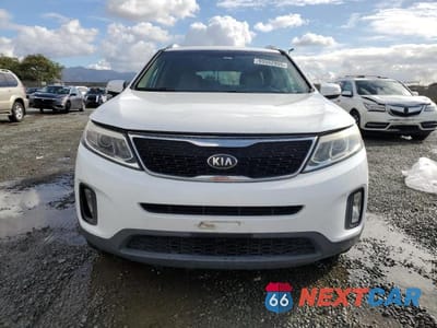 Piąte zdjęcie samochodu w środku: 2014 KIA SORENTO LX VIN:5XYKTCA69EG528416 - miniatura
