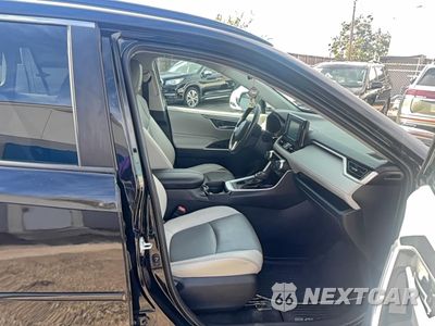 Piąte zdjęcie samochodu w środku: 2019 TOYOTA RAV4 XLE PREMIUM VIN:2T3A1RFV7KC047826 - miniatura