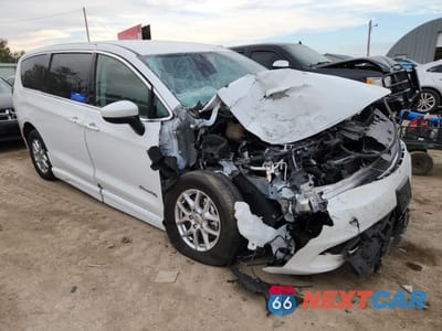 Czwarte zdjęcie samochodu z boku: 2023 CHRYSLER VOYAGER VIN:2C4RC1CG5PR512883 - miniatura