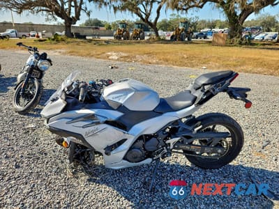 Trzecie zdjęcie samochodu z tyłu: 2025 KAWASAKI EX500 H VIN:ML5EXGH11SDA39969 - miniatura