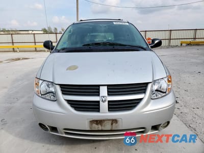 Piąte zdjęcie samochodu w środku: 2005 DODGE GRAND CARAVAN SXT VIN:2D4GP44L45R411567 - miniatura