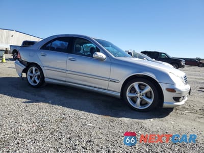 Czwarte zdjęcie samochodu z boku: 2005 MERCEDES-BENZ C 230K SPORT SEDAN VIN:WDBRF40J25F667368 - miniatura
