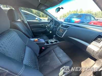 Piąte zdjęcie samochodu w środku: 2017 NISSAN ALTIMA 2.5 VIN:1N4AL3APXHC275786 - miniatura
