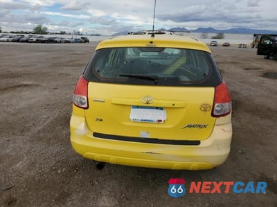 Zdjęcie 6 z 11 samochodu: 2004 TOYOTA COROLLA MATRIX XR VIN:2T1KR32E24C214105 - miniatura