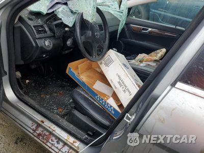 Zdjęcie 8 z 12 samochodu: 2008 MERCEDES-BENZ C 300 VIN:WDDGF54X98F017489 - miniatura