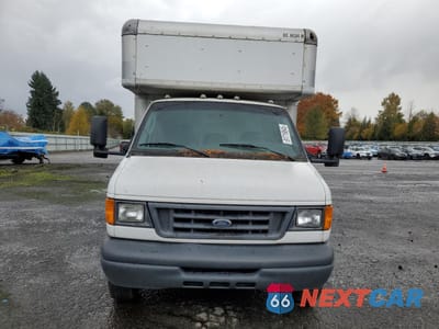 Piąte zdjęcie samochodu w środku: 2006 FORD ECONOLINE E450 SUPER DUTY CUTAWAY VAN VIN:1FDXE45S16DB22204 - miniatura