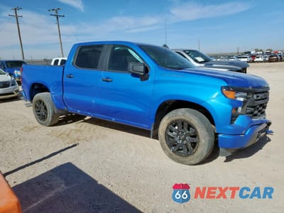 Czwarte zdjęcie samochodu z boku: 2025 CHEVROLET SILVERADO C1500 CUSTOM VIN:1GCPABEK6SZ327390 - miniatura
