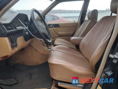Zdjęcie 7 z 12 samochodu: 1983 MERCEDES-BENZ 300 DT VIN:WDBEB33D9HA458835 - miniatura